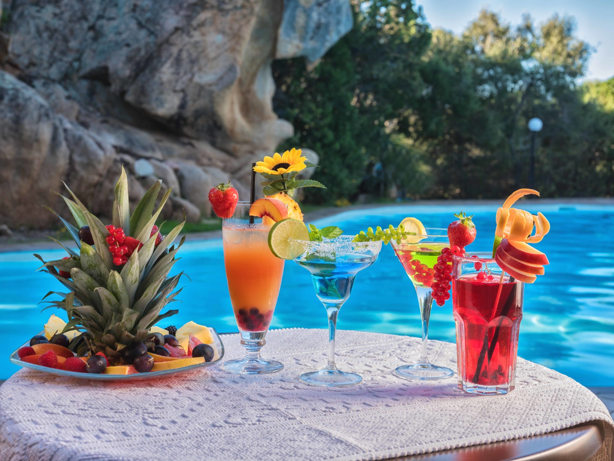 cocktail_frutta_bordo_piscina